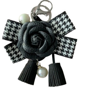 BLACK LEATHER CAMILLA FLOWER W/GINGHAM BOW,TASSELS & PEARLS KEYCHAIN PUR…p